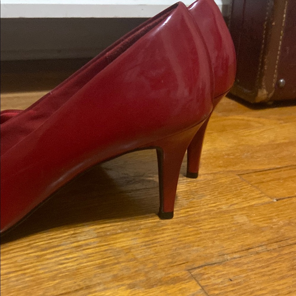 Comfort Plus by Predictions Red Heels Classic Design - Picture 2 of 5